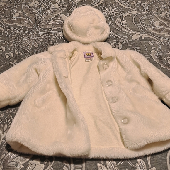 Winter coat and hat - Picture 4 of 4